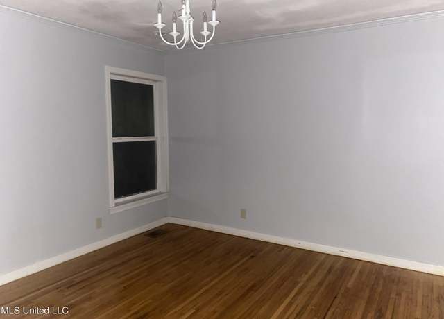 Property at 207 Magnolia Pl, Natchez, MS 39120, 3 beds, 2 baths