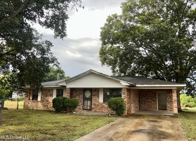 Property at 1 Krosp St, Alligator, MS 38720, 3 beds, 1.5 baths
