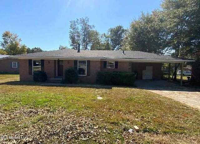 Property at 737 Cox Ave, Holly Springs, MS 38635, 4 beds, 2 baths