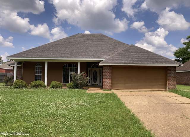 Property at 552 Hillandale Dr, Jackson, MS 39212, 3 beds, 2 baths
