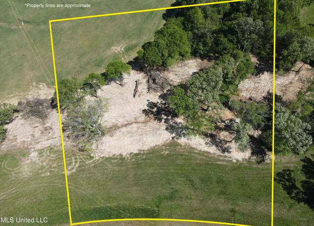 Property at 12 Como Trace Dr, Senatobia, MS 38668