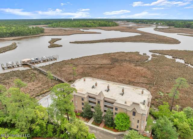 Property at 624 Camellia Pointe Blvd, Ocean Springs, MS 39564, 2 beds, 2 baths