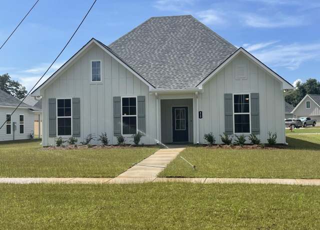 Property at 820 Old Spanish Trl, Bay Saint Louis, MS 39520, 3 beds, 2 baths