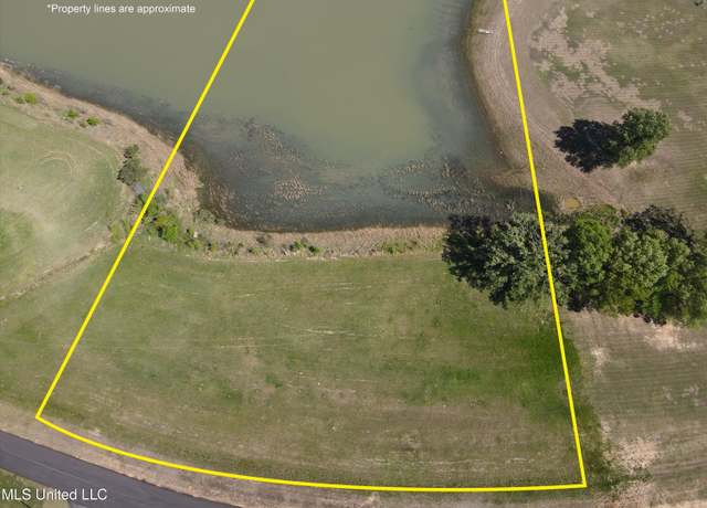 Property at 8 Como Trace Dr, Senatobia, MS 38668