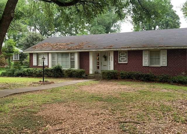 Property at 402 Laurel, Mccomb, MS 39648, 3 beds, 2 baths