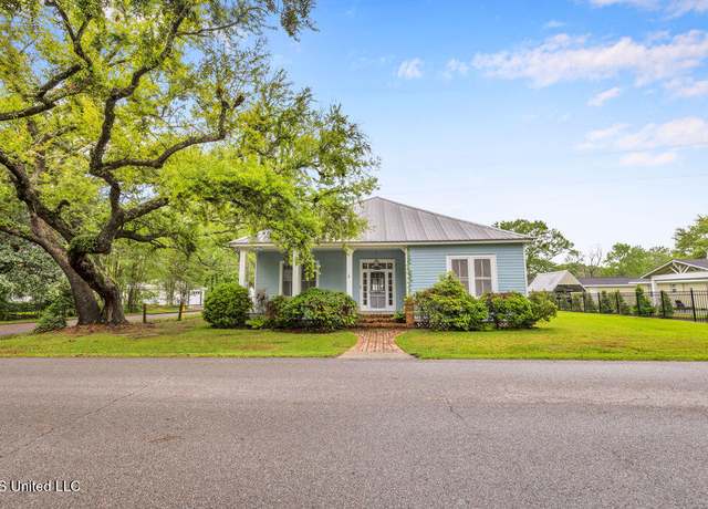 Property at 1312 Porter Ave, Ocean Springs, MS 39564, 4 beds, 2 baths