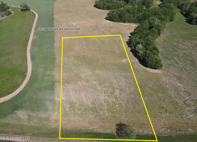 Property at 5 Como Trace Dr, Senatobia, MS 38668
