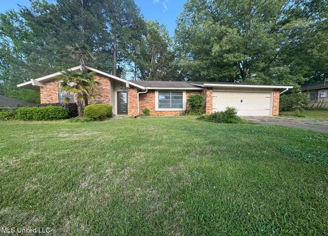 Property at 210 Swan Lake Dr, Jackson, MS 39212, 3 beds, 2 baths
