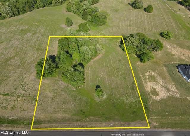 Property at 2 Como Trace Dr, Senatobia, MS 38668