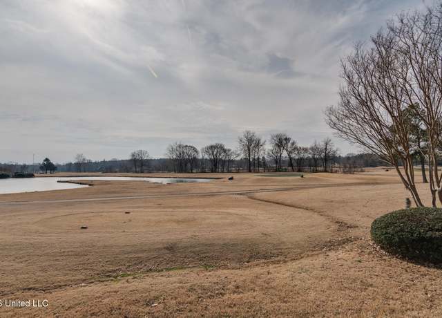 Property at 5245 S Masters Dr, Olive Branch, MS 38654, 3 beds, 2.5 baths