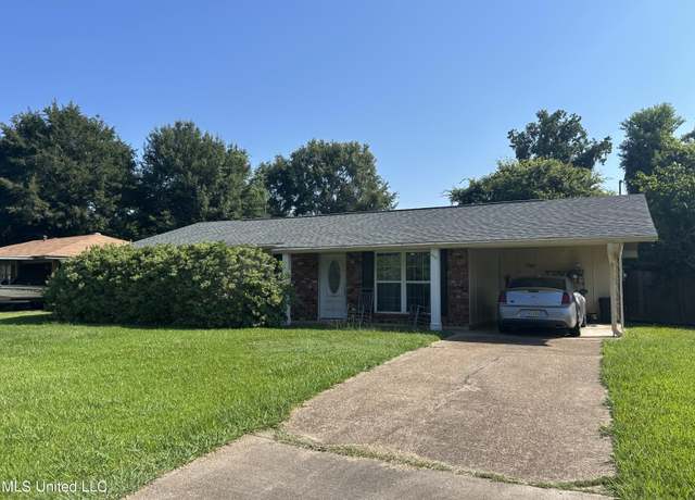 Property at 1213 Apple St, Vidalia, LA 71373, 3 beds, 2 baths