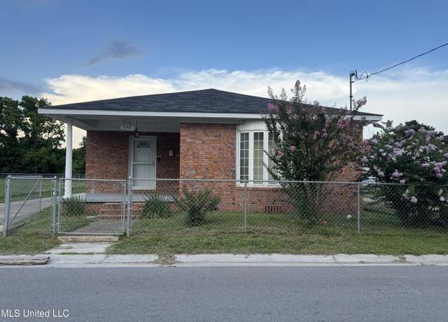 Property at 172 Hoxie St, Biloxi, MS 39530, 3 beds, 2 baths