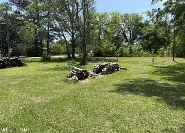 Property at 1050 F E Sellers Hwy Hwy, Monticello, MS 39654, 9 beds, 9 baths
