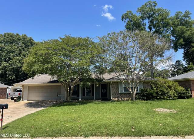 Property at 403 Lindberg Ave, Natchez, MS 39120, 3 beds, 2 baths
