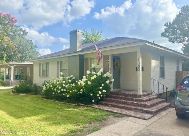 Property at 1303 Myrtle St, Greenwood, MS 38930, 2 beds, 1 bath