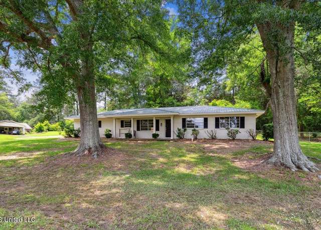 Property at 1002 Mark Dr, Mendenhall, MS 39114, 4 beds, 3 baths