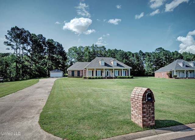 Property at 207 Wisteria Ct, Flowood, MS 39232, 4 beds, 3.5 baths