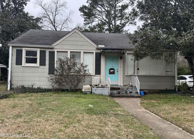 Property at 418 Walnut St, Natchez, MS 39120, 3 beds, 2 baths
