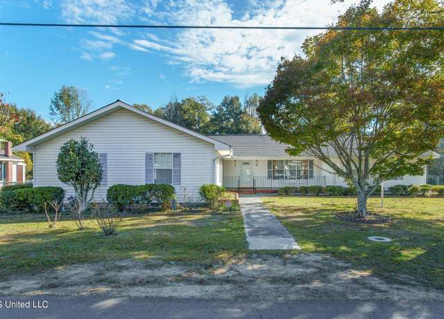 Property at 107 Gay Ave, Hattiesburg, MS 39401, 3 beds, 2.5 baths