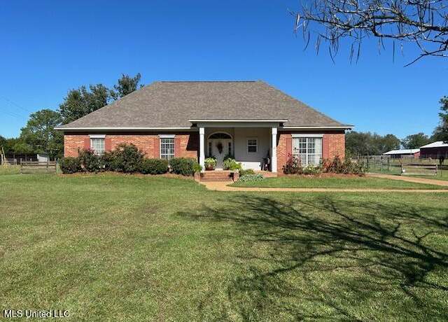 Property at 380 Green Acres Dr, Canton, MS 39046, 3 beds, 2 baths