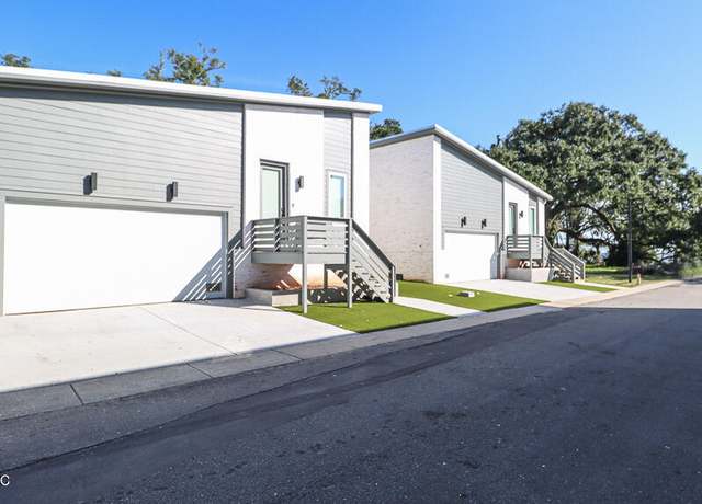 Property at 136 Markham Dr, Gulfport, MS 39507, 4 beds, 2 baths