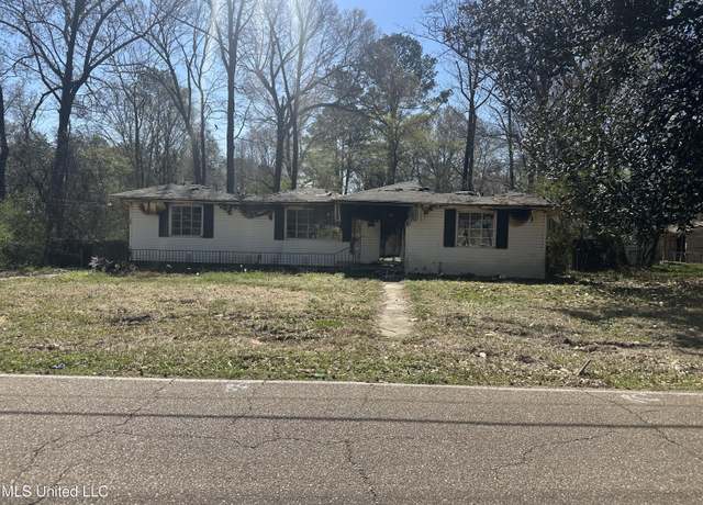 Property at 953 Woody Dr, Jackson, MS 39212, 4 beds, 2 baths