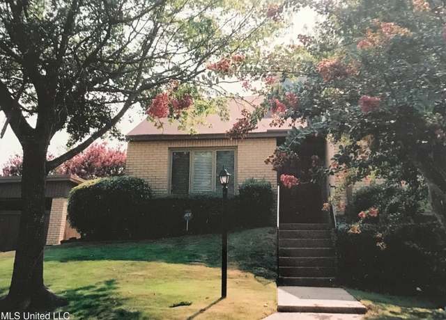 Property at 21 Park Crest Pl, Jackson, MS 39211, 2 beds, 1 bath