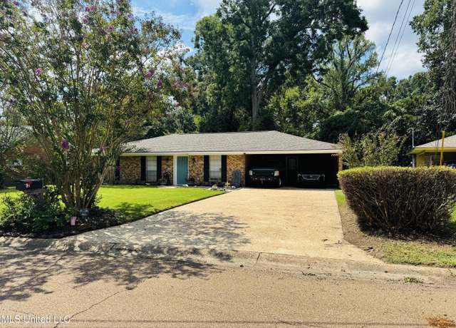 Property at 32 Pecanway Dr, Natchez, MS 39120, 3 beds, 2 baths