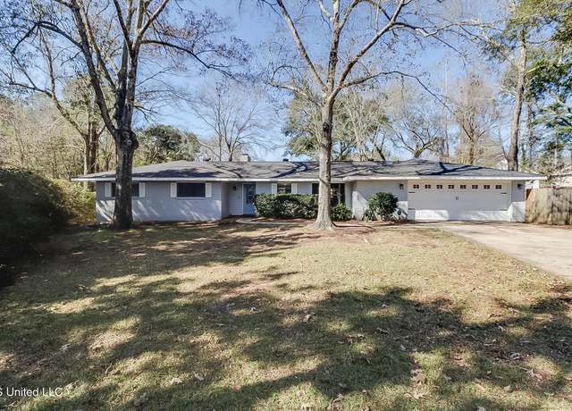 Property at 888 Kailua Pl, Diamondhead, MS 39525, 4 beds, 2.5 baths