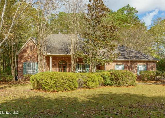 Property at 54 Saint Annes Dr, Hattiesburg, MS 39401, 4 beds, 3 baths