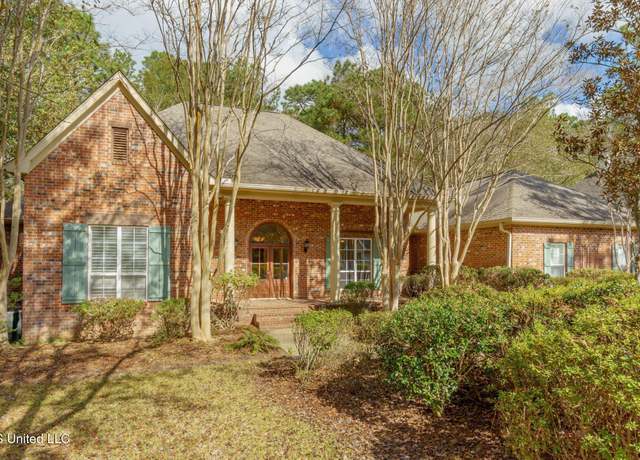 Property at 54 Saint Annes Dr, Hattiesburg, MS 39401, 4 beds, 3 baths