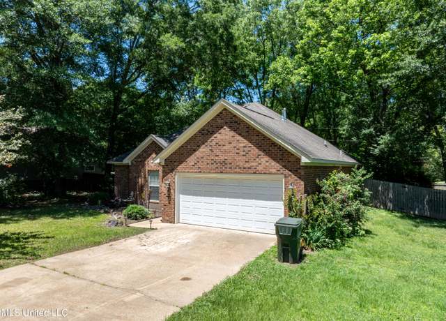 Property at 395 Steve St, Senatobia, MS 38668, 3 beds, 2 baths