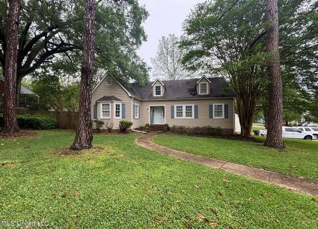 Property at 1310 Division St, Vicksburg, MS 39180, 4 beds, 2 baths