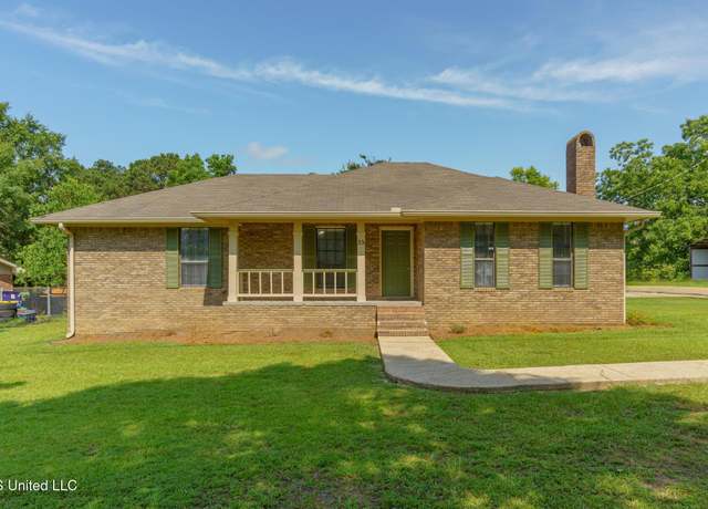 Property at 33 Griffith Rd, Hattiesburg, MS 39402, 3 beds, 2 baths
