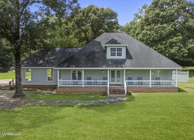 Property at 200 Rault Dr, Lumberton, MS 39455, 3 beds, 2.5 baths
