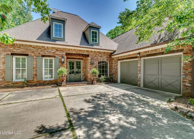 Property at 4156 Ridgewood Rd, Jackson, MS 39211, 4 beds, 3 baths