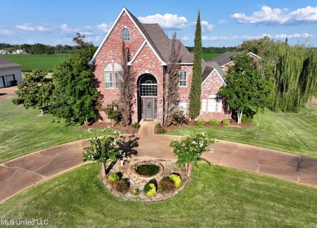 Property at 1600 River Oaks Dr, Greenwood, MS 38930, 4 beds, 3.5 baths
