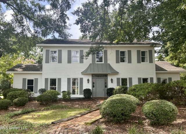Property at 211 Greenwood Pl, Hattiesburg, MS 39402, 5 beds, 3.5 baths