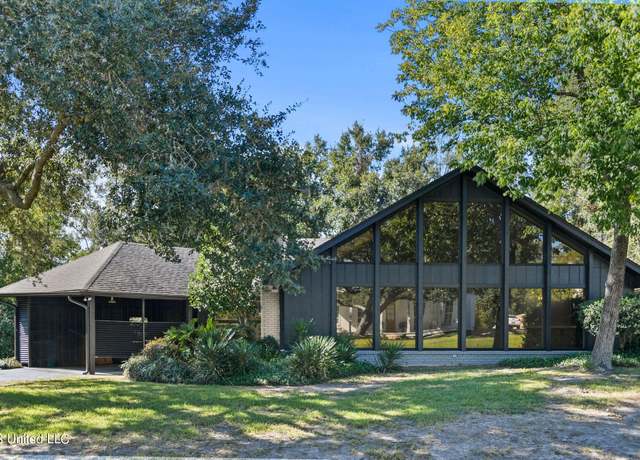 Property at 504 Sunset Dr, Bay Saint Louis, MS 39520, 3 beds, 2 baths