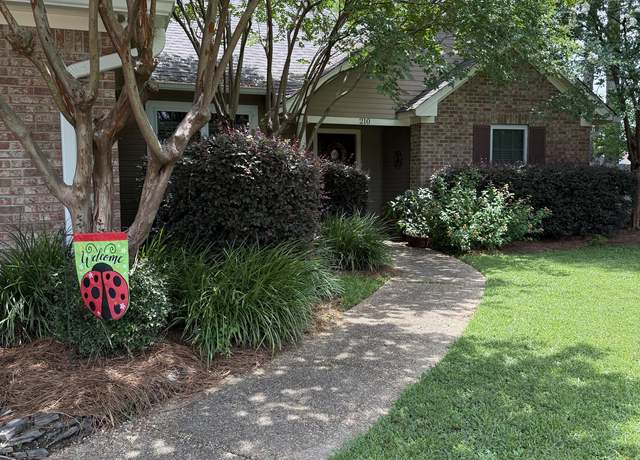 Property at 210 Laurel Oak Cv, Brandon, MS 39047, 3 beds, 2 baths
