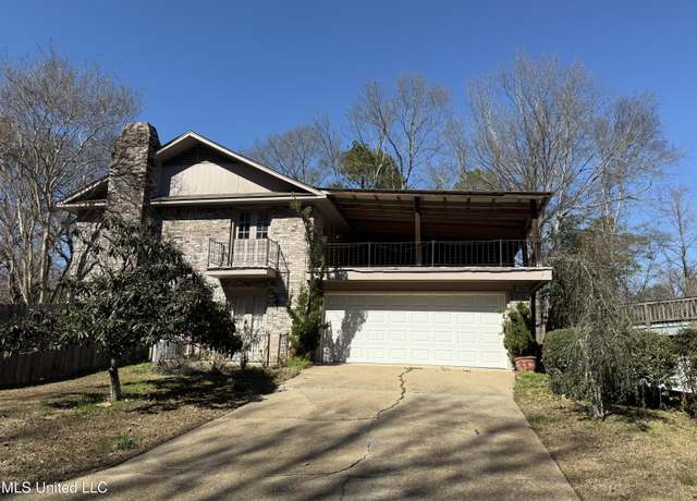 Property at 542 Woodland Hills Pl, Jackson, MS 39216, 2 beds, 2.5 baths
