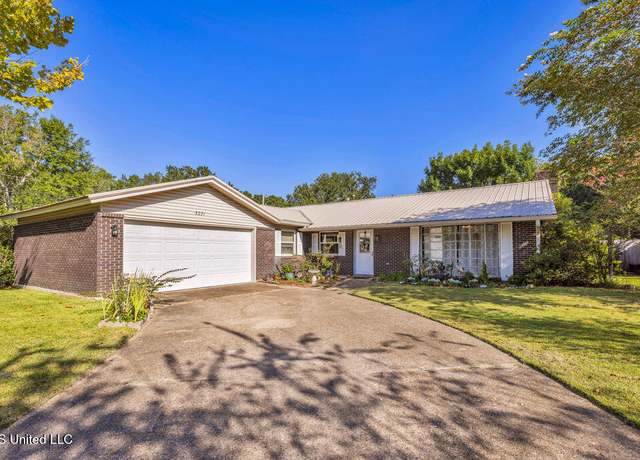 Property at 3201 Nottingham Rd, Ocean Springs, MS 39564, 4 beds, 2 baths