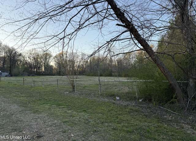 Property at 7191 Whitten Place Dr, Olive Branch, MS 38654