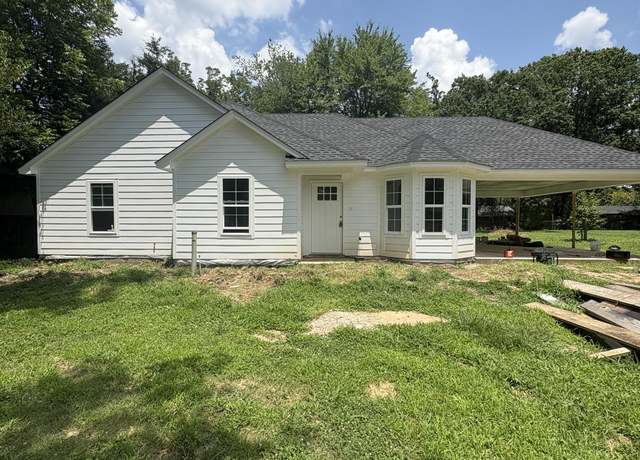 Property at 656 Coleman Ave, Holly Springs, MS 38635, 3 beds, 2 baths