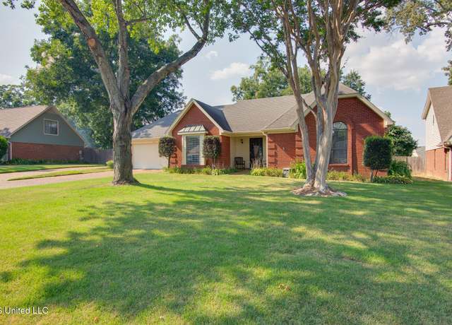 Property at 1900 Pecan Grove Dr, Southaven, MS 38671, 4 beds, 2 baths