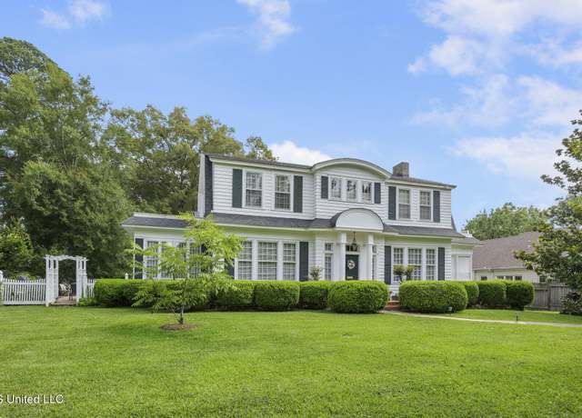 Property at 1616 Poplar Blvd, Jackson, MS 39202, 4 beds, 2.5 baths