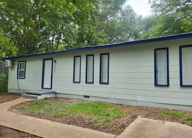 Property at 1727 Dixie Dr, Jackson, MS 39209, 4 beds, 1 bath