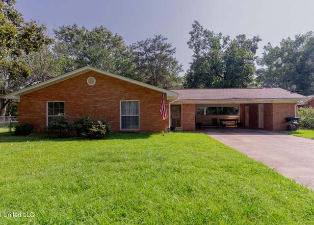 Property at 550 W Main St, Raymond, MS 39154, 4 beds, 3 baths