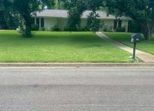Property at 803 Meadow Hill Dr, Clinton, MS 39056, 3 beds, 2 baths
