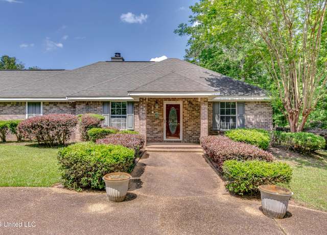 Property at 354 Lakeway Dr, Brandon, MS 39047, 3 beds, 2 baths